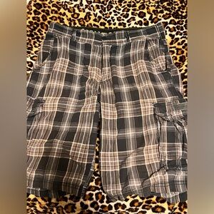 Plaid union bay cargo shorts 32